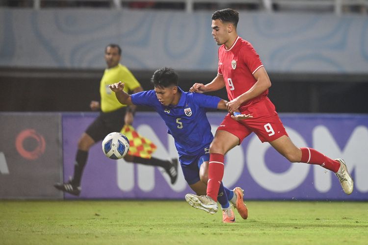 Indonesia Juara Piala AFF U19: Jens Raven Menangis Bahagia, Berkalung Merah-Putih