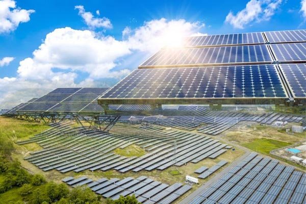 Vanpros.org: Memahami Perkembangan Pesat Pembangkit Listrik Tenaga Surya (PLTS)