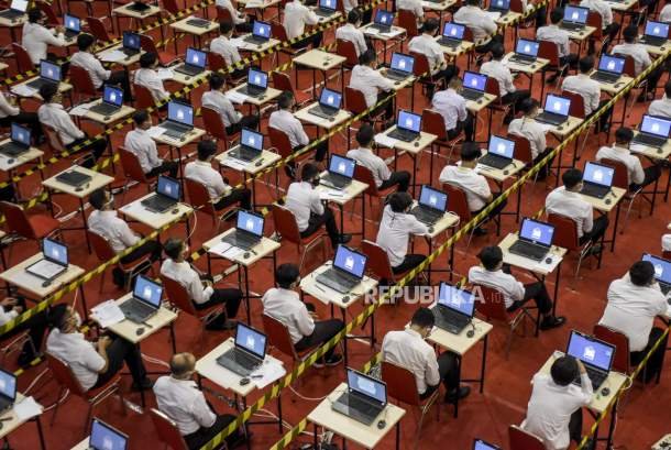 Vanpros.org: Mengatasi Pengangguran Usia Muda: Tantangan dan Solusi Inovatif